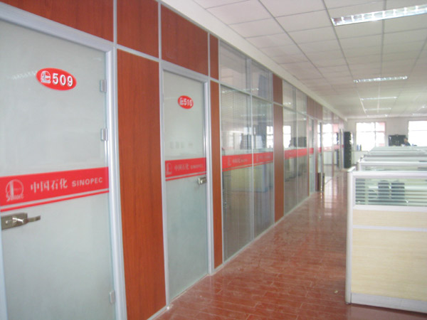 <b>玻璃板式混合隔斷</b>