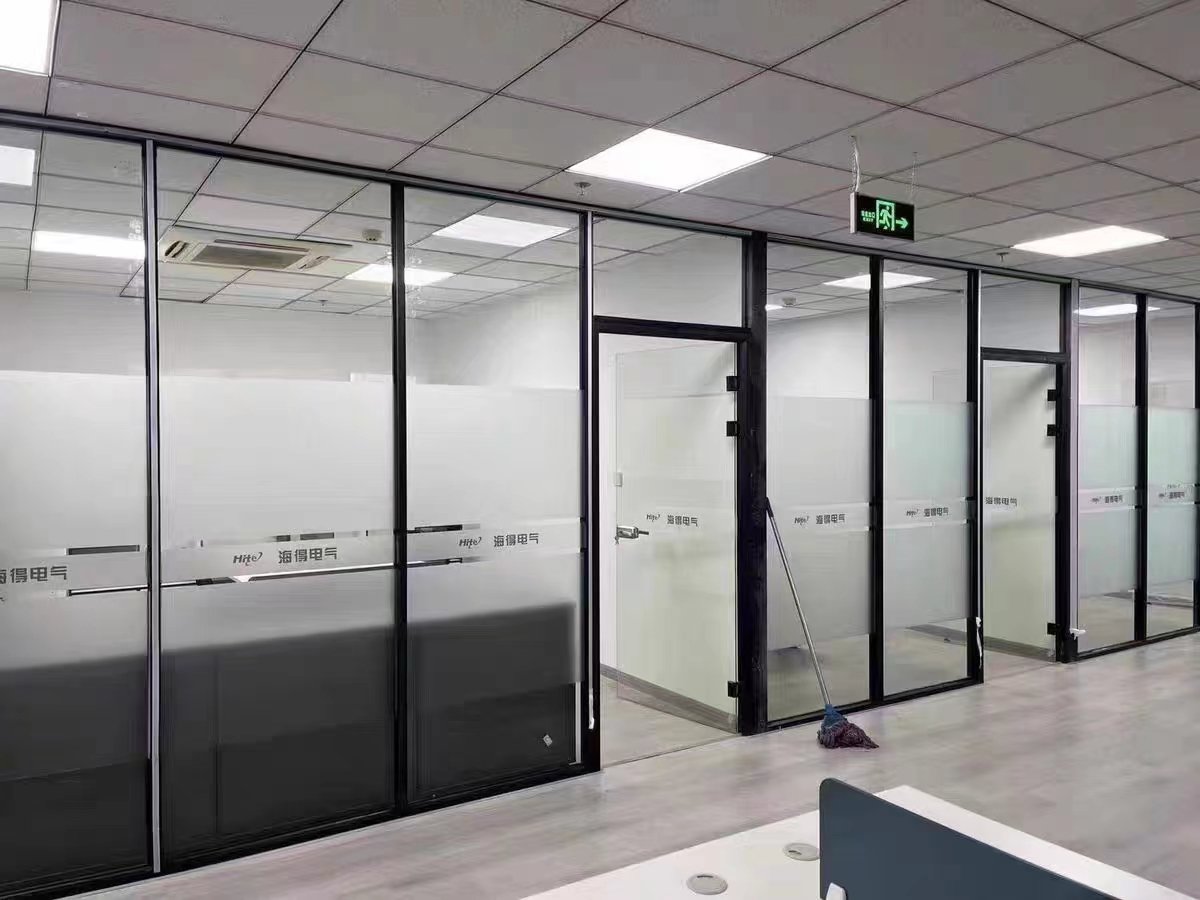 武漢隔斷廠家工程現(xiàn)場實(shí)拍圖